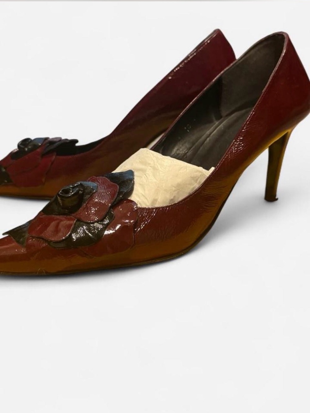 ZOLA Women’s Burgundy Leather Pointed-Toe Pumps with Floral Applique, size 10 - Picture 2 of 6